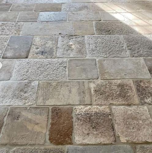 RECLAIMED FRENCH DALLE DE BOURGOGNE STONE FLOOR